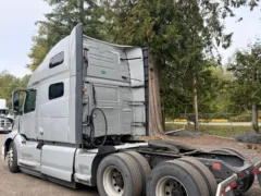 2020 Volvo VNL 760 Sleeper — photo 4 of 18