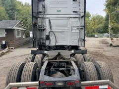 2020 Volvo VNL 760 Sleeper — photo 5 of 18