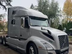 2020 Volvo VNL 760 Sleeper — photo 6 of 18