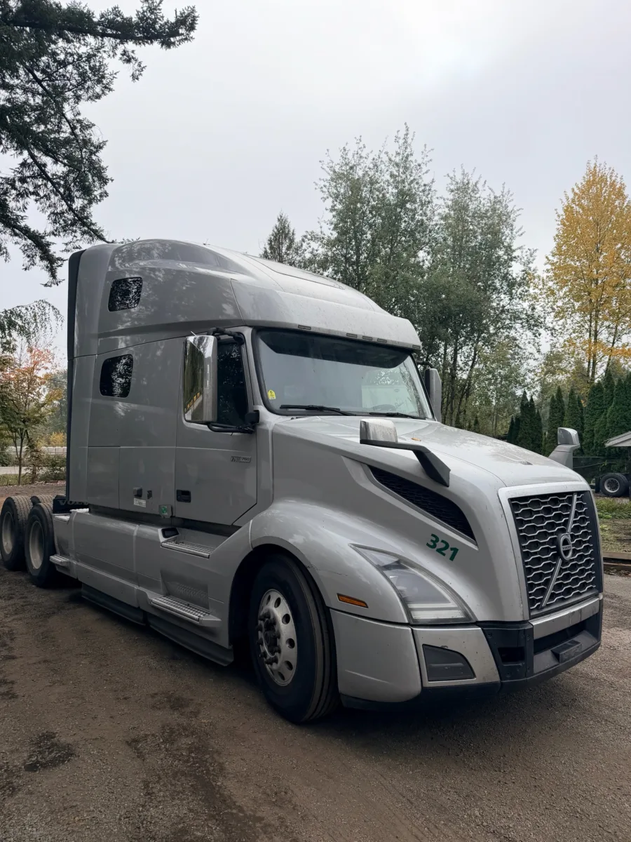 2020 Volvo VNL 760 Sleeper — photo 5 of 17