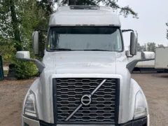 2020 Volvo VNL 760 Sleeper — photo 7 of 18