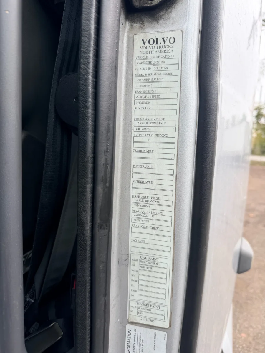 2020 Volvo VNL 760 Sleeper — photo 7 of 17