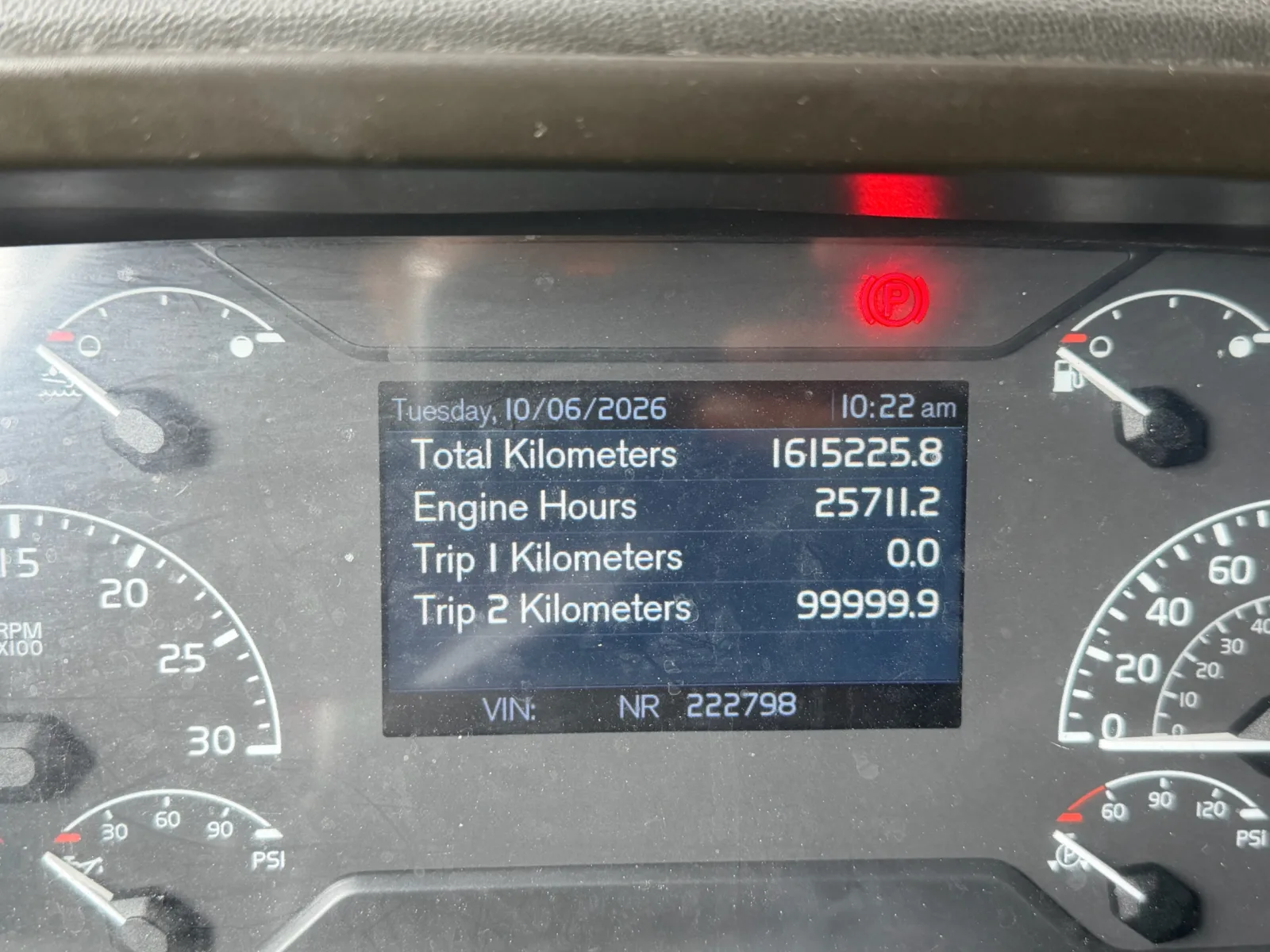 2020 Volvo VNL 760 Sleeper — photo 11 of 17