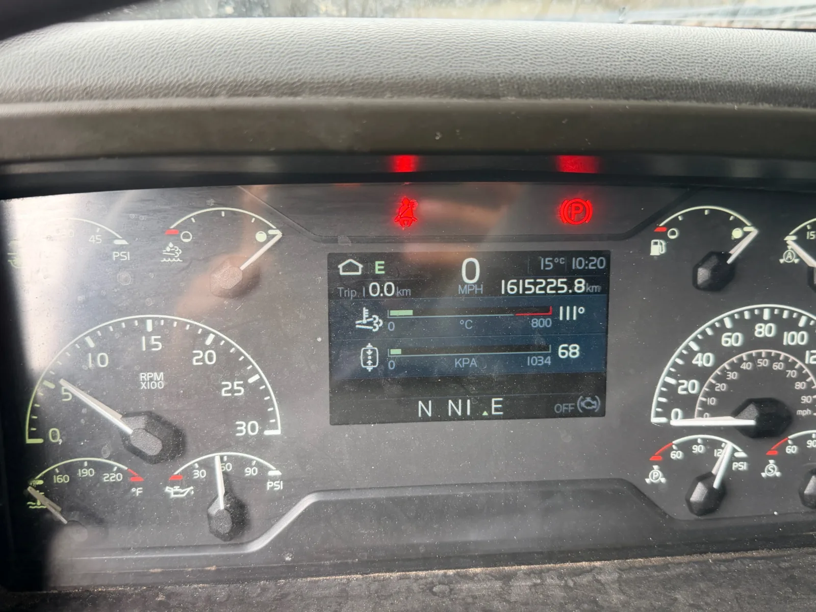 2020 Volvo VNL 760 Sleeper — photo 12 of 17