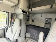 2020 Volvo VNL 760 Sleeper — photo 16 of 18