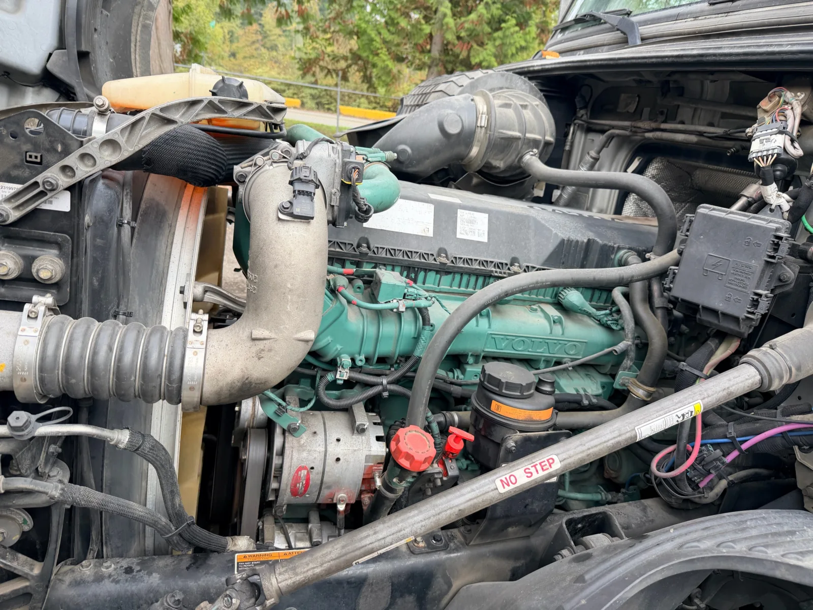 2020 Volvo VNL 760 Sleeper — photo 16 of 17