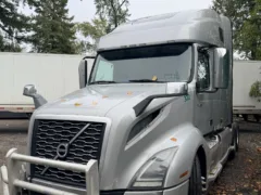 2020 Volvo VNL 760 Sleeper — photo 2 of 16