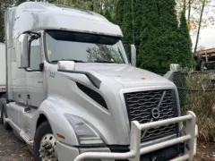 2020 Volvo VNL 760 Sleeper — photo 3 of 16