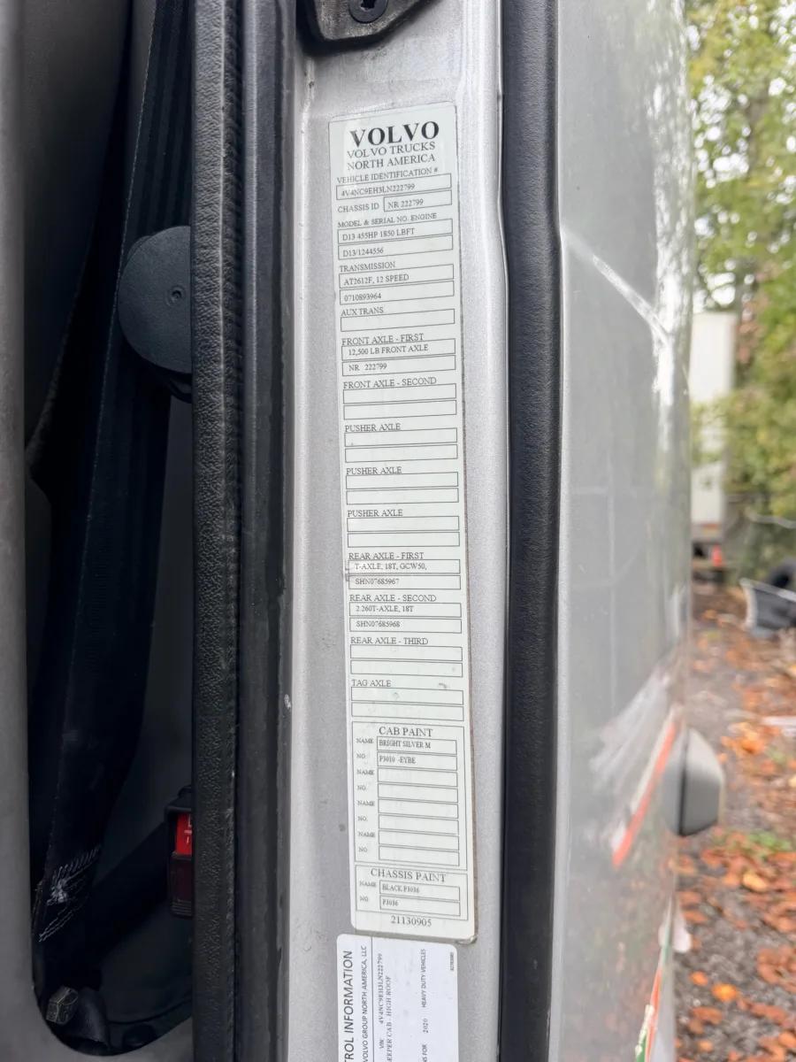 2020 Volvo VNL 760 Sleeper — photo 8 of 16