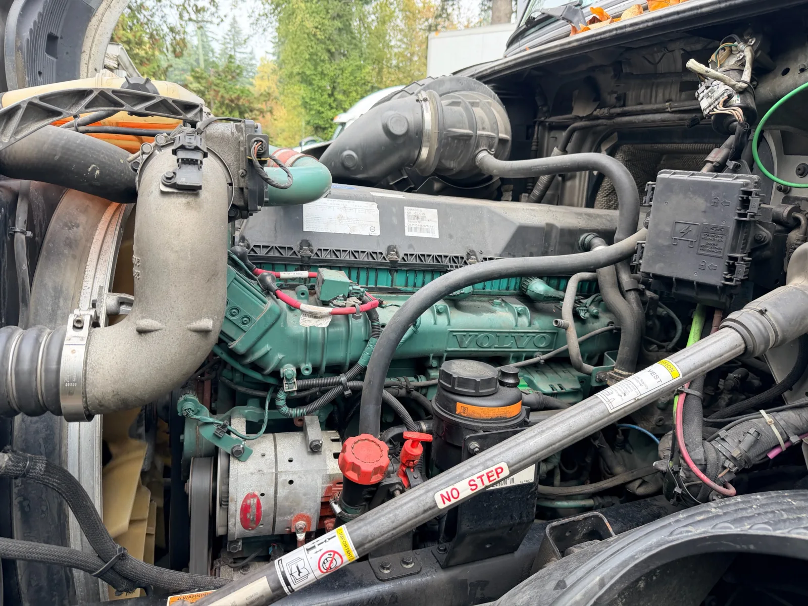 2020 Volvo VNL 760 Sleeper — photo 10 of 16