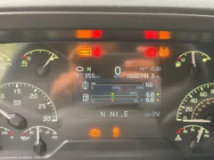 2020 Volvo VNL 760 Sleeper — photo 13 of 16