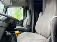 2020 Volvo VNL 760 Sleeper — photo 14 of 16