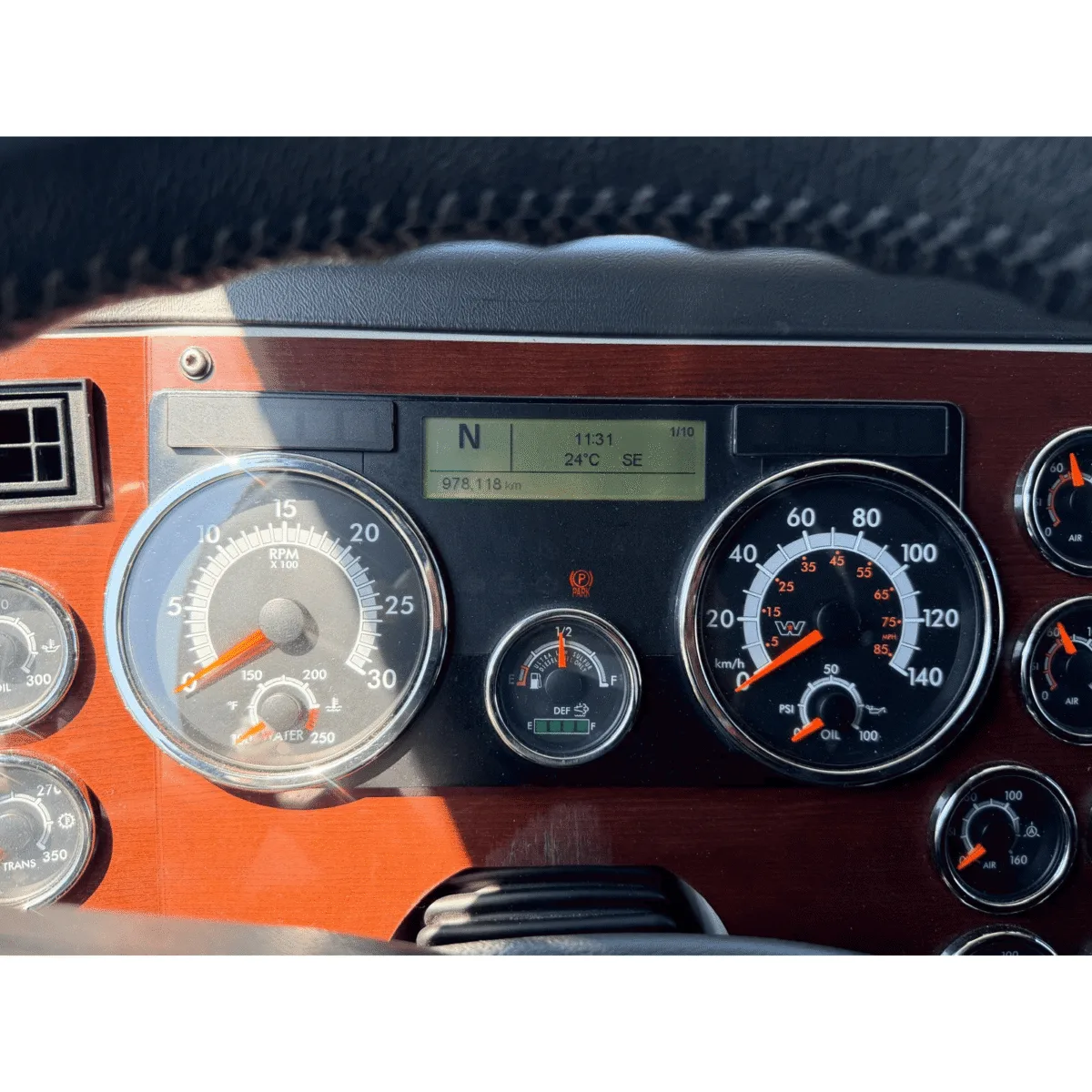 2020 Western Star 5700XE — photo 2 of 12