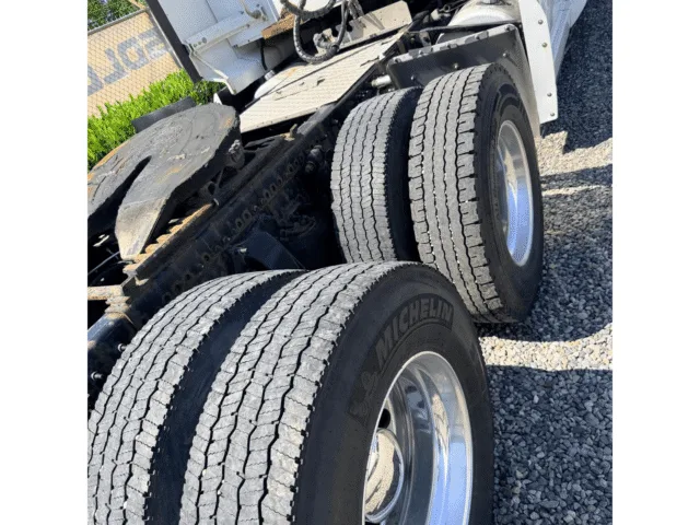 2020 Western Star 5700XE — photo 3 of 12