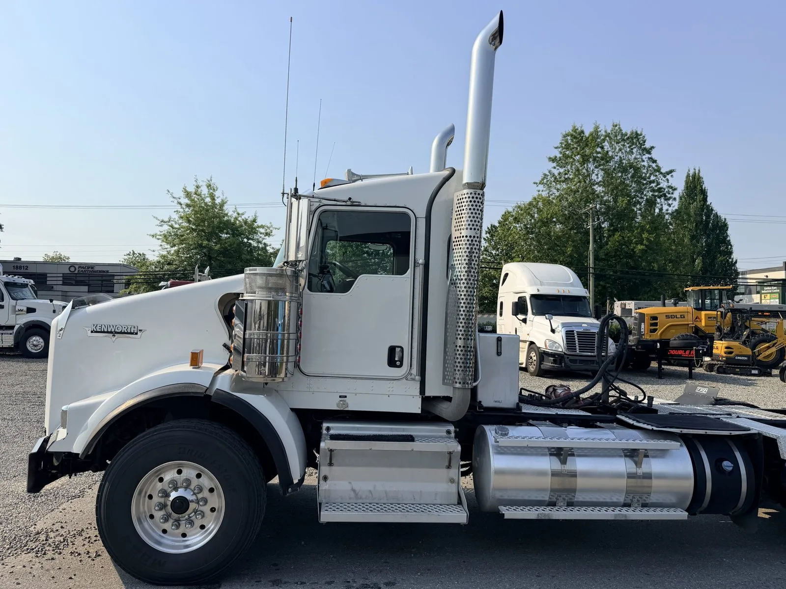 2022 Kenworth T800 — photo 3 of 6
