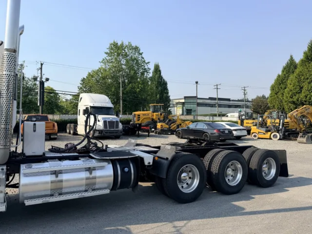 2022 Kenworth T800 — photo 4 of 6