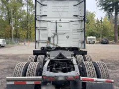 2022 Volvo VNL 760 Sleeper — photo 4 of 21