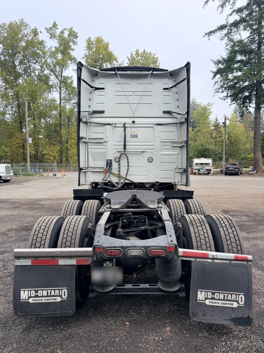 2022 Volvo VNL 760 Sleeper — photo 4 of 21