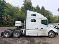 2022 Volvo VNL 760 Sleeper — photo 5 of 21