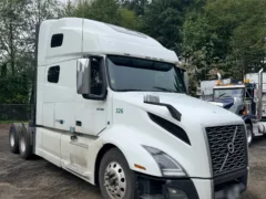 2022 Volvo VNL 760 Sleeper — photo 6 of 21