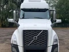 2022 Volvo VNL 760 Sleeper — photo 7 of 21