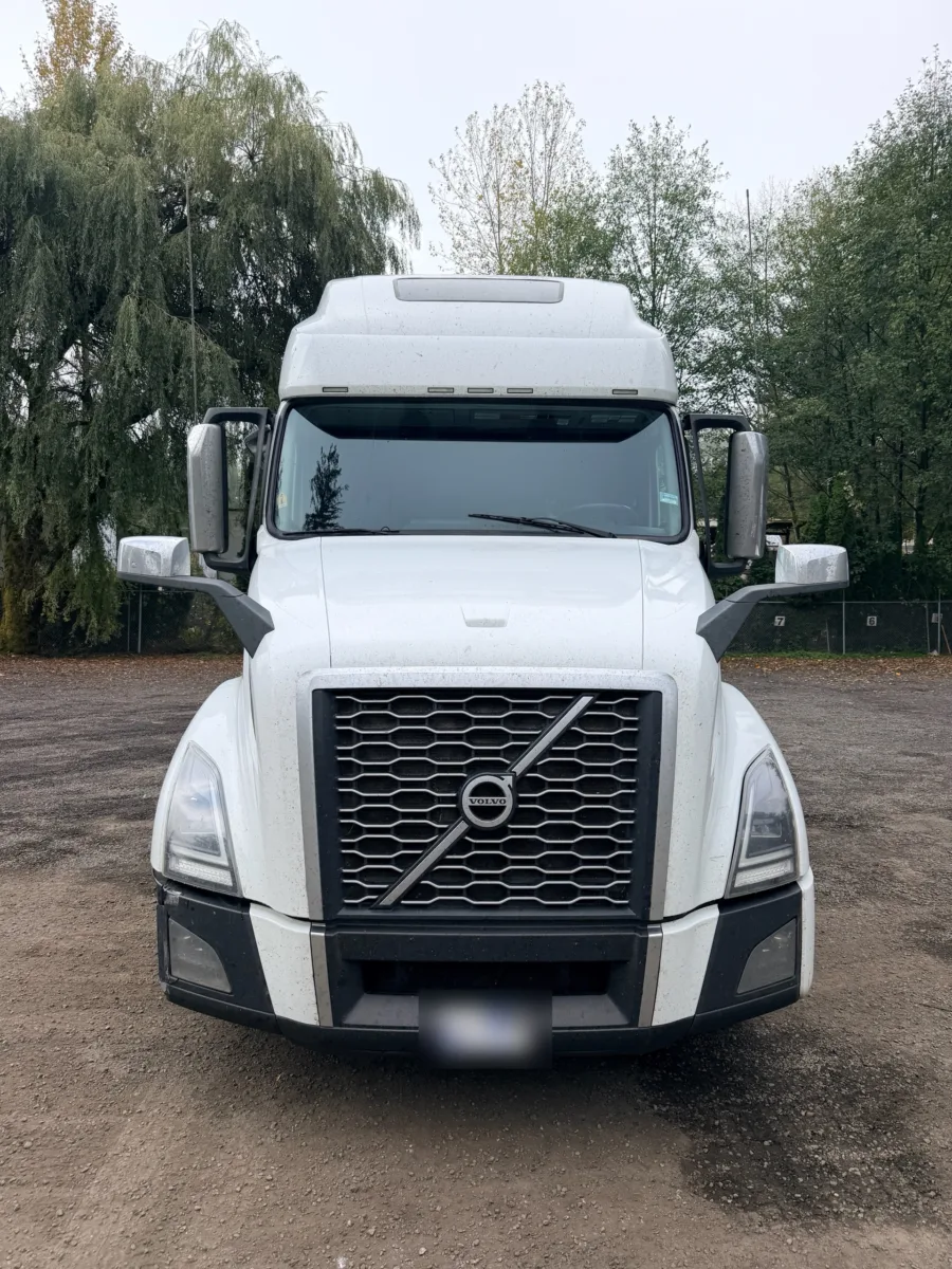 2022 Volvo VNL 760 Sleeper — photo 7 of 21