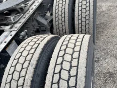 2022 Volvo VNL 760 Sleeper — photo 11 of 21
