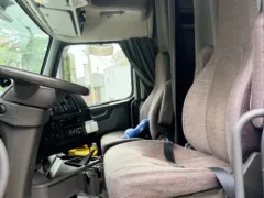 2022 Volvo VNL 760 Sleeper — photo 16 of 21