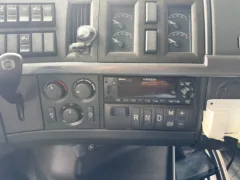 2022 Volvo VNL 760 Sleeper — photo 17 of 21
