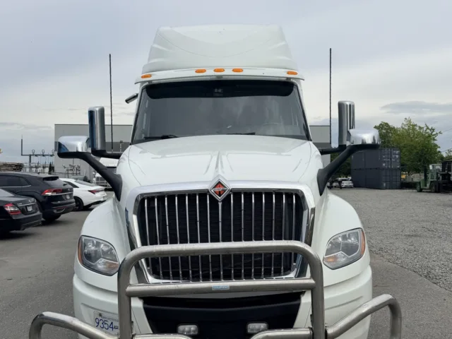2023 International LT625 — photo 2 of 6