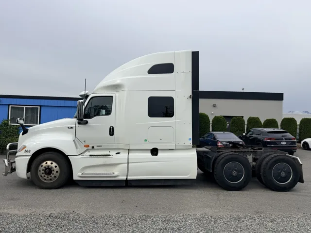 2023 International LT625 — photo 3 of 6