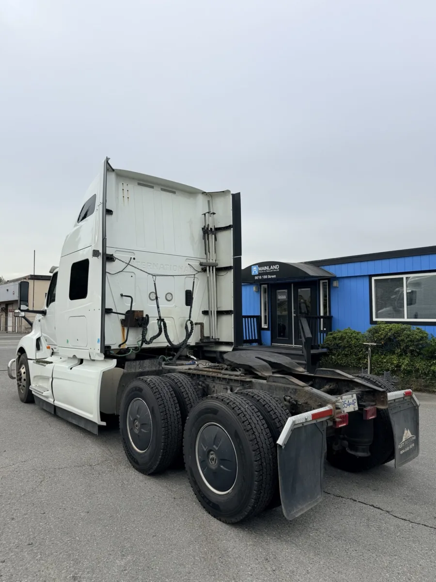 2023 International LT625 — photo 4 of 6