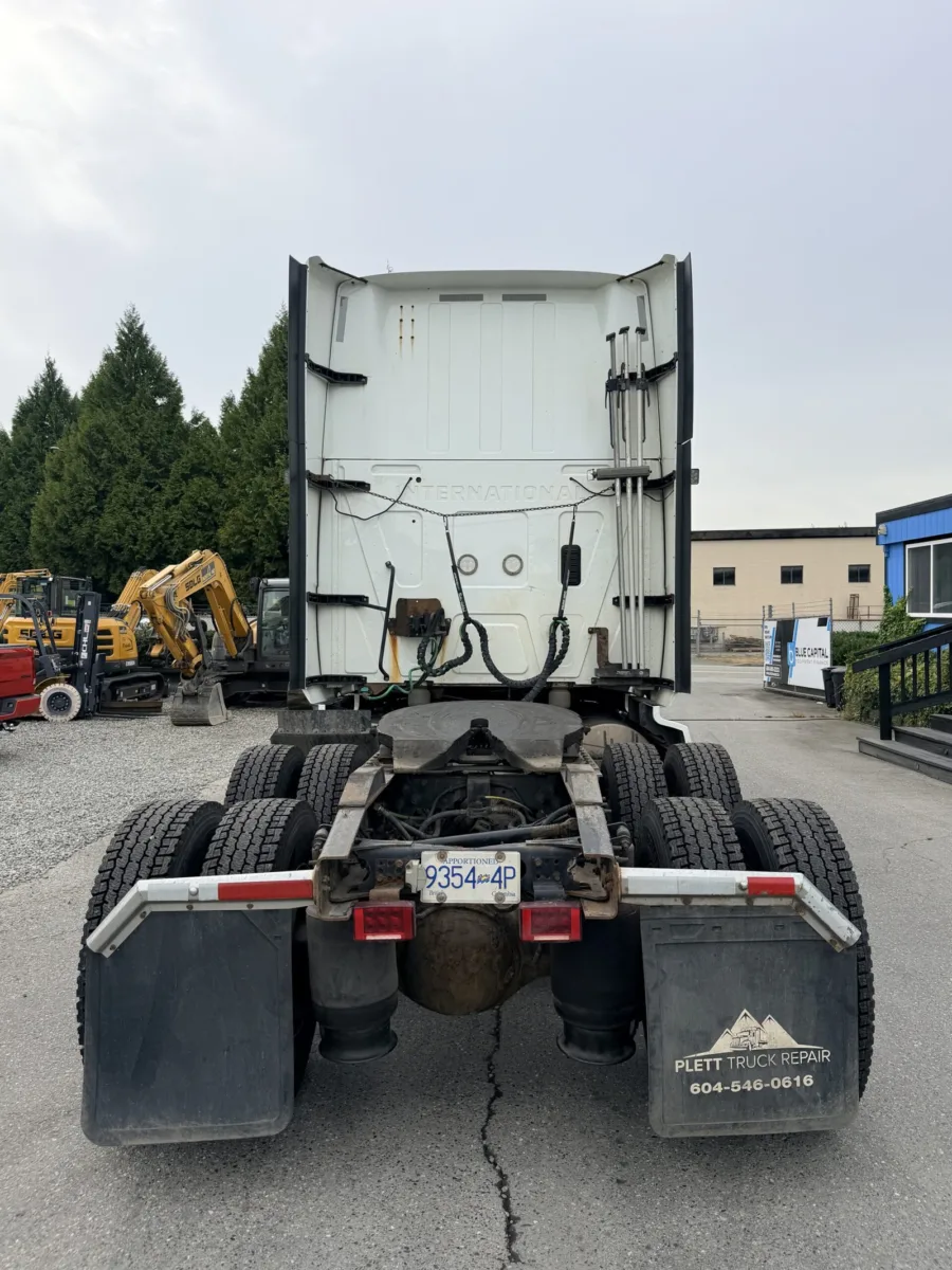 2023 International LT625 — photo 5 of 6