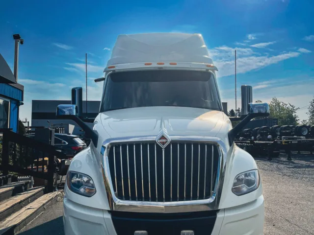 2023 International LT62F — photo 1 of 6