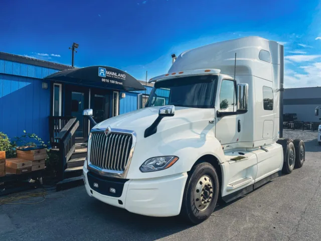 2023 International LT62F — photo 2 of 6