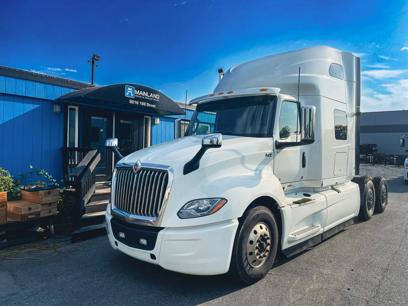 2023 International LT62F — photo 2 of 6