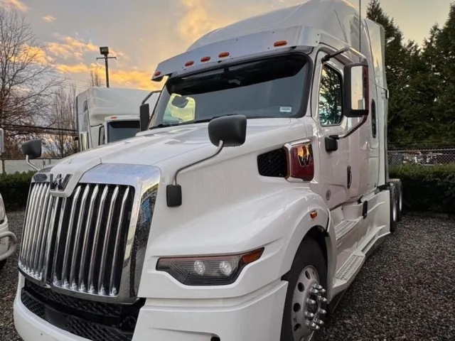 2024 Western Star 57X — photo 2 of 4