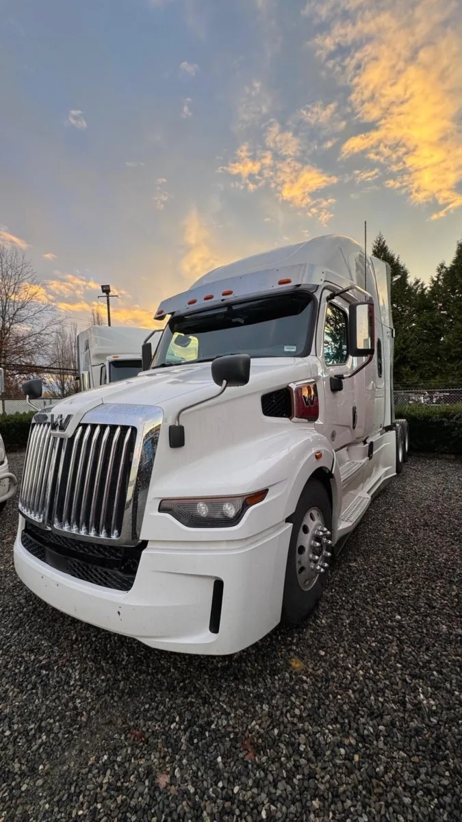 2024 Western Star 57X — photo 2 of 4