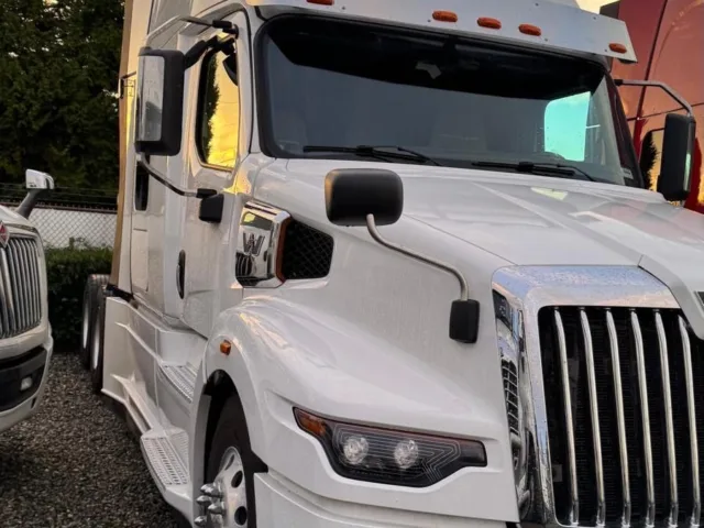 2024 Western Star 57X — photo 3 of 4