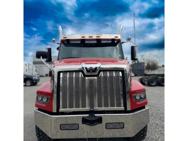2025 Western Star 49X Dump Truck — photo 1 of 12