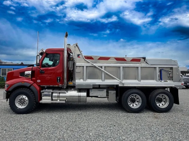 2025 Western Star 49X Dump Truck — photo 3 of 12