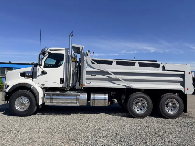 2025 Western Star 49X Dump Truck — photo 3 of 6