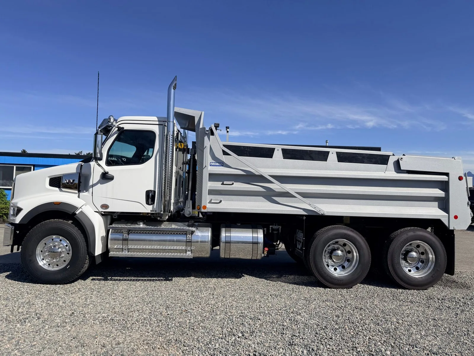 2025 Western Star 49X Dump Truck — photo 3 of 6