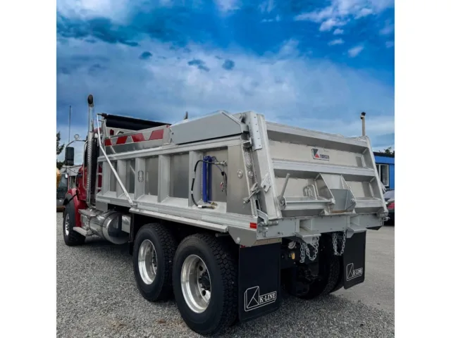 2025 Western Star 49X Dump Truck — photo 4 of 12