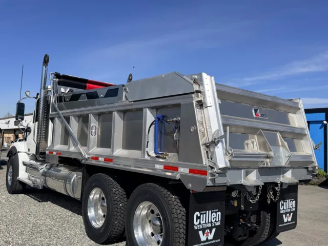 2025 Western Star 49X Dump Truck — photo 4 of 6