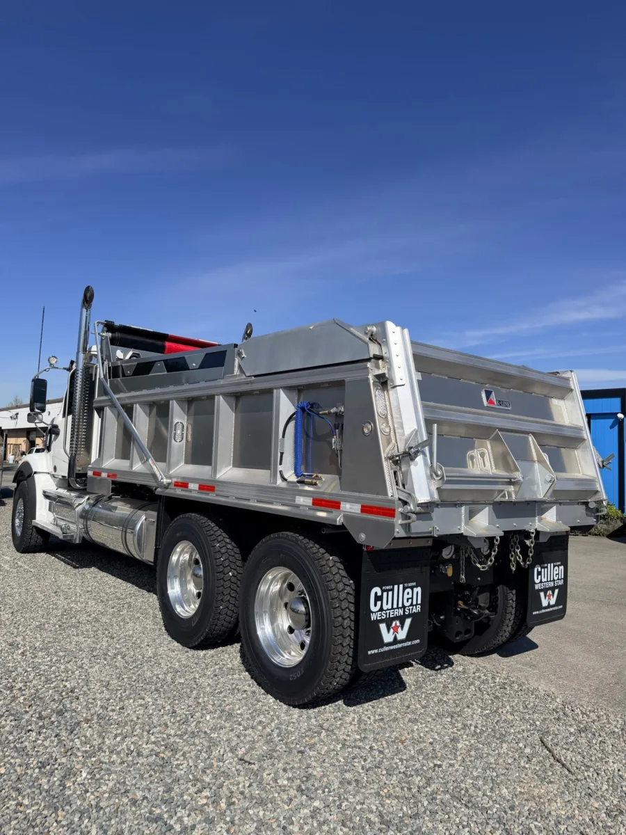 2025 Western Star 49X Dump Truck — photo 4 of 6