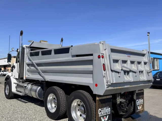 2025 Western Star 49X Dump Truck — photo 4 of 6
