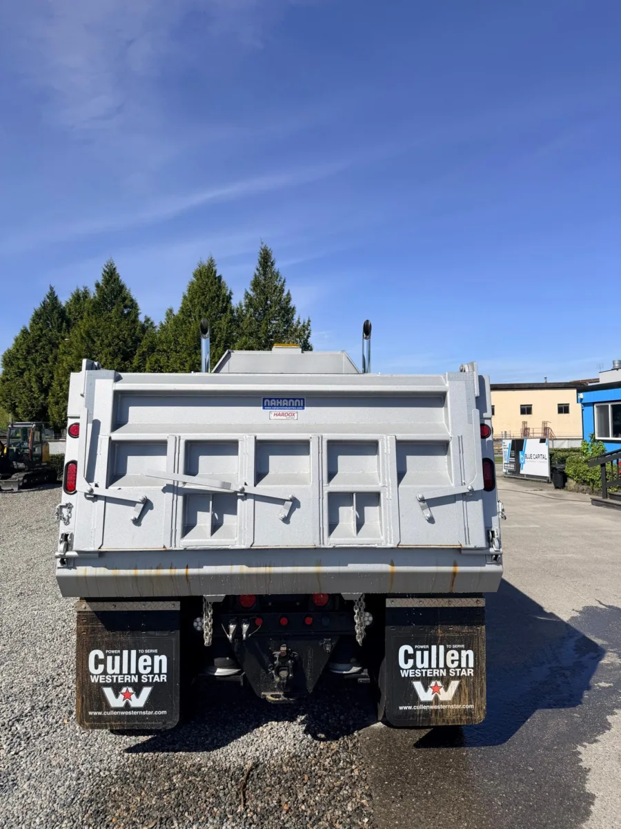2025 Western Star 49X Dump Truck — photo 5 of 6