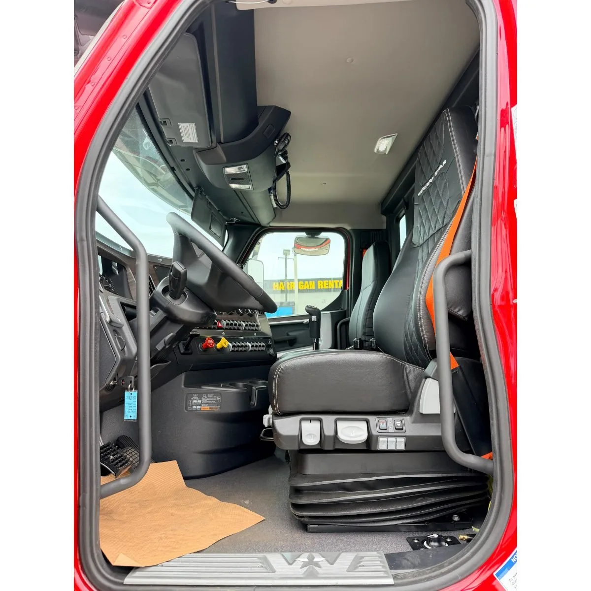 2025 Western Star 49X Dump Truck — photo 8 of 12
