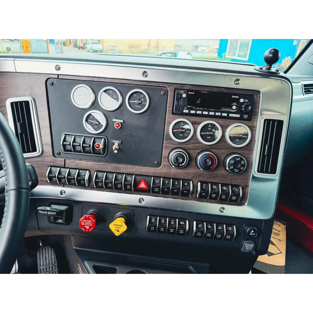 2025 Western Star 49X Dump Truck — photo 9 of 12